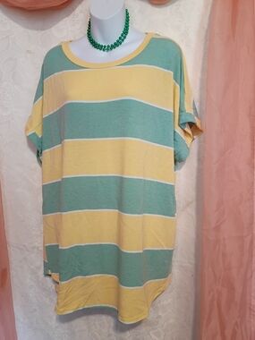 Acting Pro Ladies Relaxed Scoop Neck Tunic in Yellow & Mint Stripes Sz 3X
